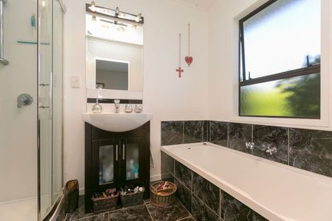 Photo of property in 318 Manutahi Road, Lepperton, New Plymouth, 4372