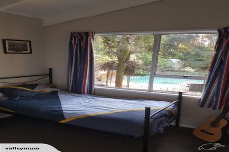 Photo of property in 16 Napuka Road, Henderson Valley, Auckland, 0612