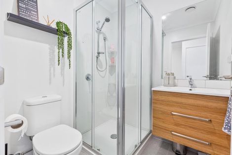 Photo of property in 32 Wharara Lane, Massey, Auckland, 0614