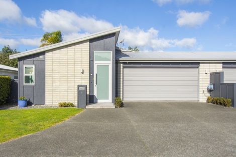 Photo of property in 1 Lennon Way, Papamoa Beach, Papamoa, 3118