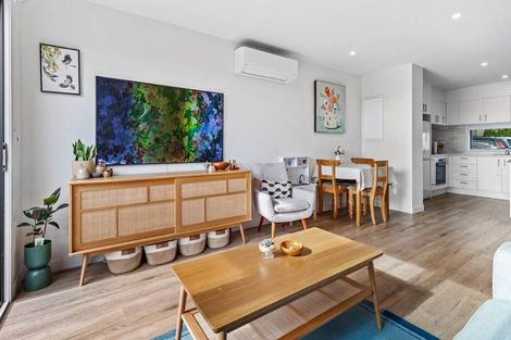 Photo of property in 8/35 Garadice Road, Rothesay Bay, Auckland, 0630