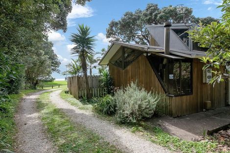 Photo of property in 1 The Esplanade, Eastern Beach, Auckland, 2012