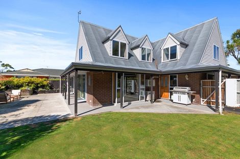 Photo of property in 18 Pyatt Place, Redwood, Christchurch, 8051