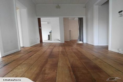 Photo of property in 15 Huia Road, Point Chevalier, Auckland, 1022