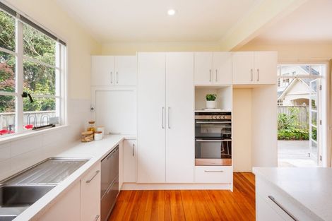 Photo of property in 215a Victoria Avenue, Hokowhitu, Palmerston North, 4410