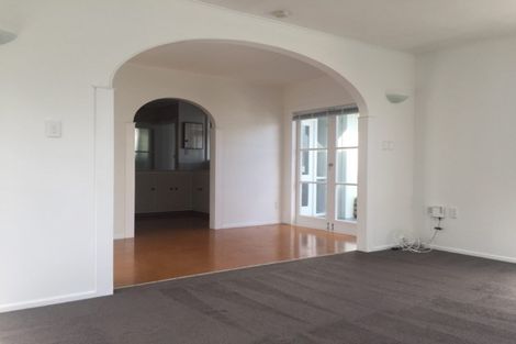 Photo of property in 12 Bridgens Avenue, Te Atatu Peninsula, Auckland, 0610