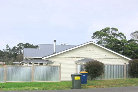 Photo of property in 9b Olwyn Place, Greenhithe, Auckland, 0632
