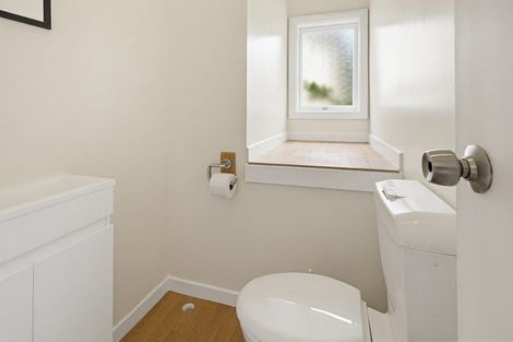 Photo of property in 5 Governor Road, Northland, Wellington, 6012