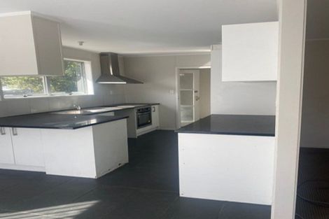 Photo of property in 2 Adel Place, Weymouth, Auckland, 2103