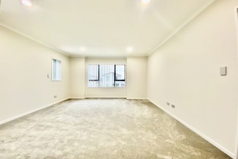 Photo of property in 5 Cloonlyon Drive, Flat Bush, Auckland, 2019