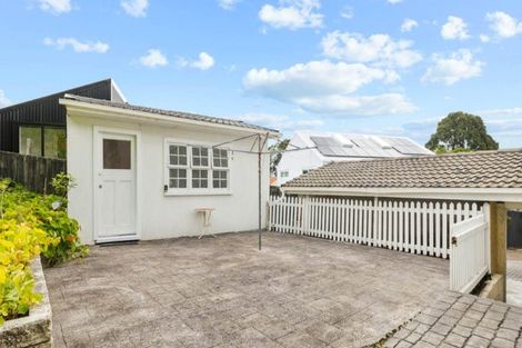 Photo of property in 2 Queensway, Three Kings, Auckland, 1024