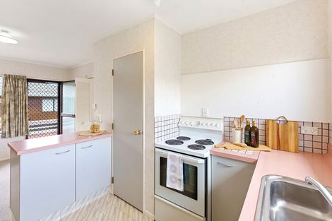 Photo of property in 15 Atarau Grove, Paraparaumu, 5032