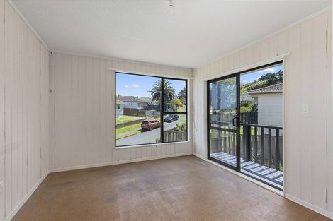 Photo of property in 16 Penguin Grove, Waitangirua, Porirua, 5024