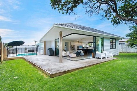 Photo of property in 3 Shamrock Lane, Te Atatu Peninsula, Auckland, 0610