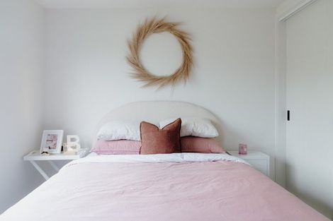 Photo of property in 10 Manaakitia Road, Karaka, 2124