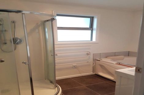 Photo of property in 129 Riverpark Crescent, Henderson, Auckland, 0610