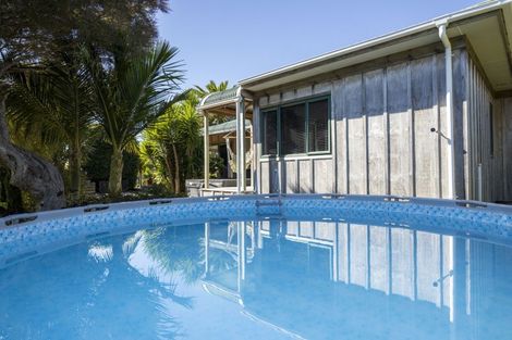 Photo of property in 128 Wairau Road, Oakura, 4314