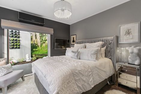 Photo of property in 19 Laser Place, Bayview, Auckland, 0629