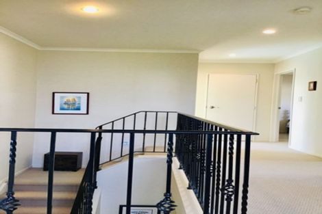 Photo of property in 14 Bridgefield Crescent, Flat Bush, Auckland, 2016