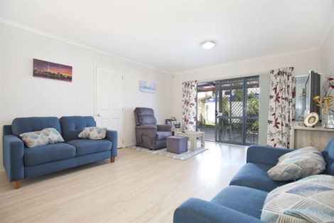 Photo of property in 2 Westvale Avenue, Ranui, Auckland, 0612