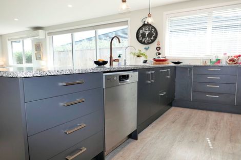 Photo of property in 5 Mahia Lane, Waikanae, 5036