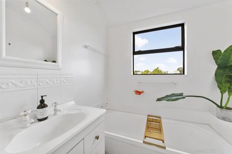 Photo of property in 84 Raroa Road, Kelburn, Wellington, 6012