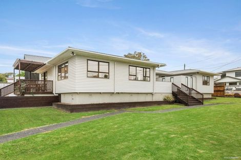 Photo of property in 2 Harding Avenue, Te Atatu South, Auckland, 0610