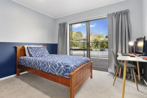 Photo of property in 8 Higham Ferrers Place, Red Beach, 0932