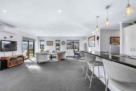 Photo of property in 8 Ash Close, Levin, 5510