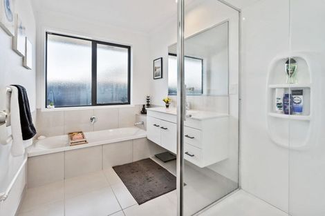 Photo of property in 42 Kowi Lakes Drive, One Tree Point, 0118