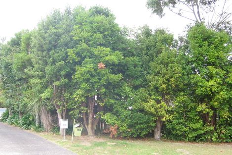 Photo of property in 1/24 Tree View Avenue, Glenfield, Auckland, 0629