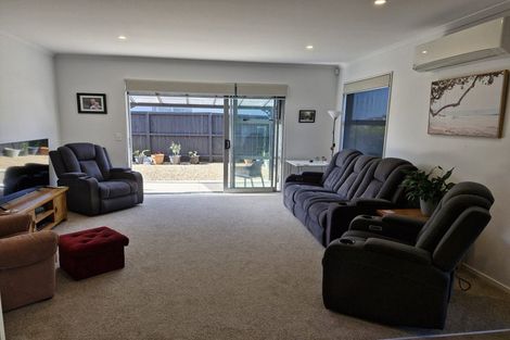 Photo of property in 64 Mettam Drive, Swanson, Auckland, 0614