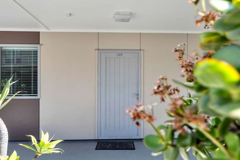 Photo of property in Algarve Apartments, 215/332 Maunganui Road, Mount Maunganui, 3116