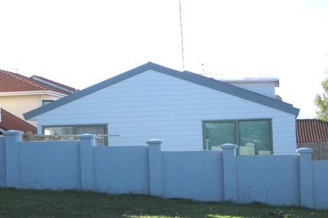 Photo of property in 53 Knights Road, Rothesay Bay, Auckland, 0630