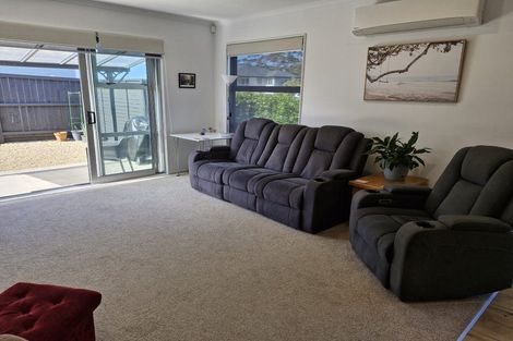 Photo of property in 64 Mettam Drive, Swanson, Auckland, 0614