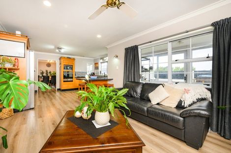 Photo of property in 6 Grange Place, Milson, Palmerston North, 4414