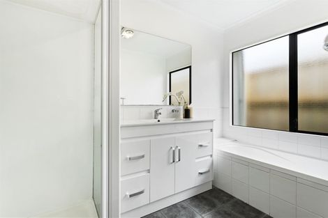 Photo of property in 6 Pyrite Street, Westgate, Auckland, 0614