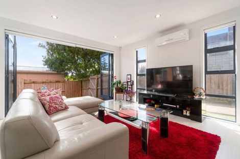 Photo of property in 72a Hobsonville Road, West Harbour, Auckland, 0618