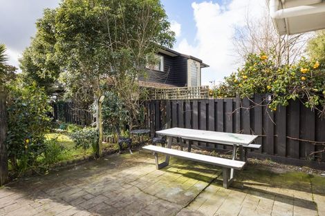 Photo of property in 6 Truscott Grove, Awapuni, Palmerston North, 4412