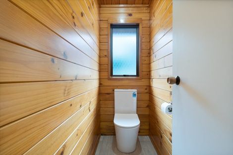 Photo of property in 8 Chardon Place, Henderson, Auckland, 0612