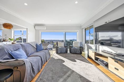 Photo of property in 73 Bradbury Road, Botany Downs, Auckland, 2010