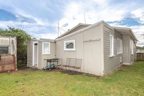 Photo of property in 20 Manuka Street, Castlecliff, Whanganui, 4501