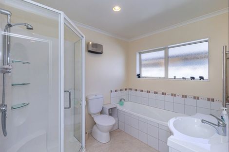 Photo of property in 66 Weraroa Road, Levin, 5510