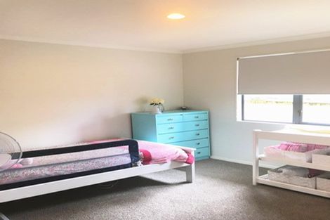 Photo of property in 1 Canonbie Place, East Tamaki Heights, Auckland, 2016