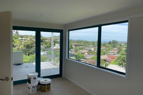 Photo of property in 2/23 Barker Rise, Northcross, Auckland, 0632