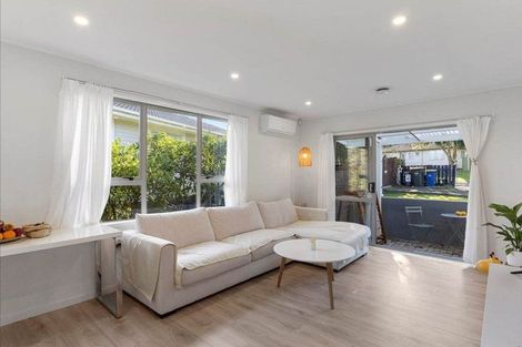 Photo of property in 38 Sunline Avenue, Massey, Auckland, 0614