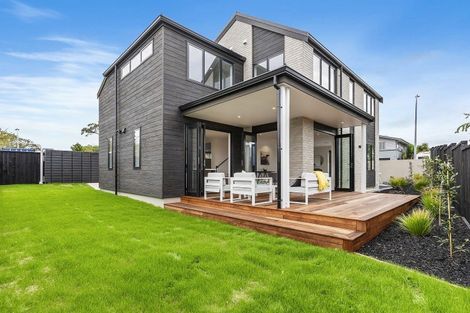 Photo of property in 1 The Crest, Sunnyhills, 2010