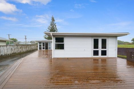 Photo of property in 47 Park Avenue, Waitarere Beach, Levin, 5510