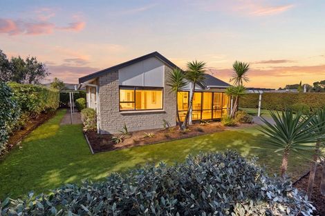 Photo of property in 2/99 Riverside Road, Orewa, 0931