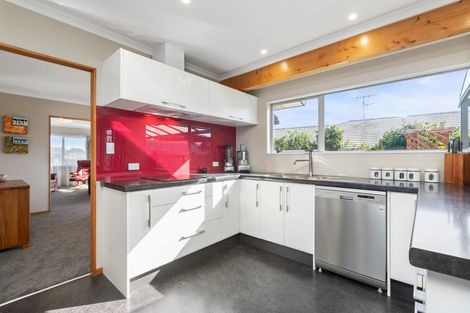 Photo of property in 5 Lucerne Place, Welcome Bay, Tauranga, 3112